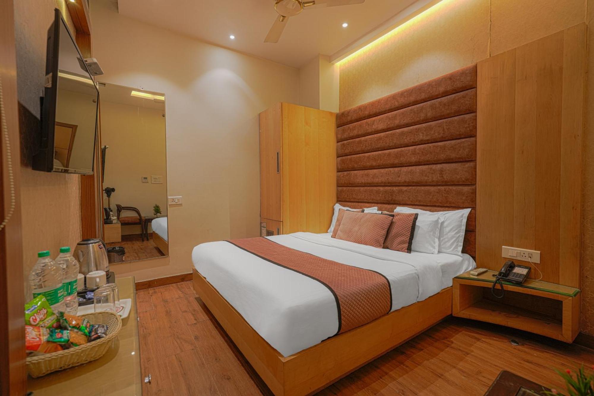 Csjs Inn Hotel Amritsar Exterior photo
